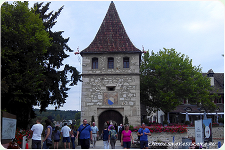 Schloss Laufen,    