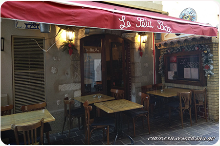 Le Petit Bar